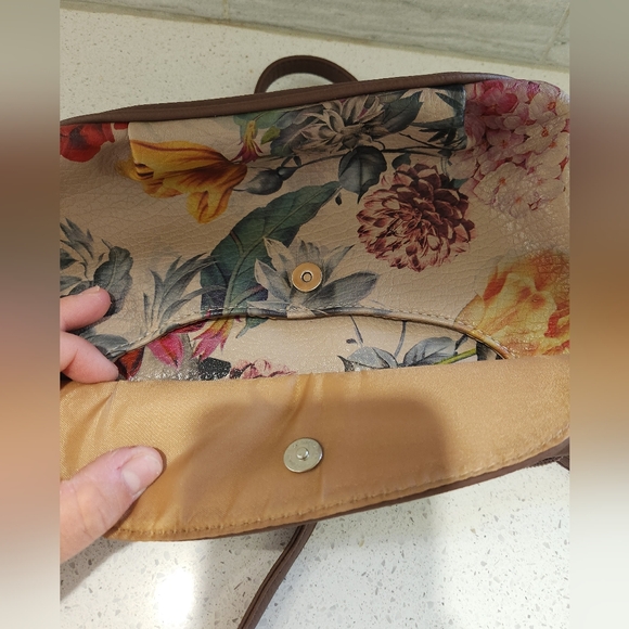 NWOT St. John's Bay Crossbody Purse - Picture 5 of 8